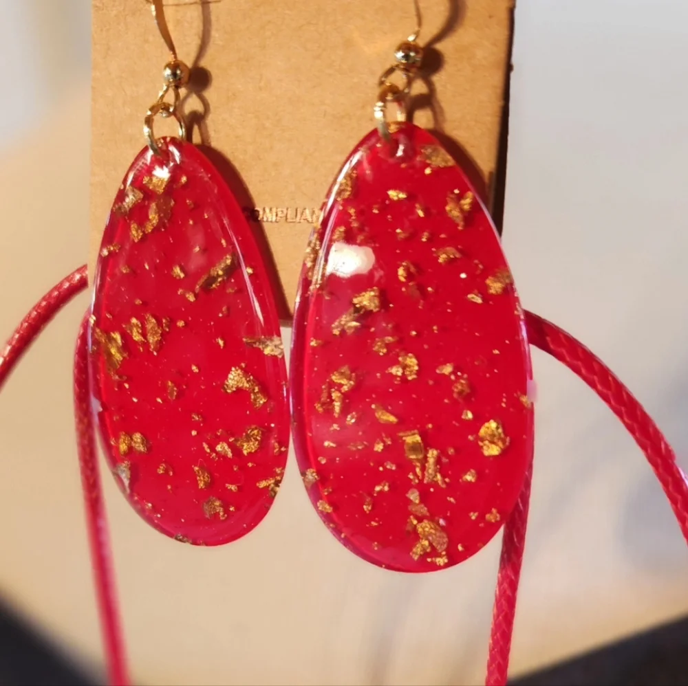 Reversible Bright Red Acrylic with Gold Flakes Necklace with Earrings Set - Picture 5 of 17